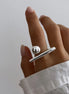 Bague Galéa en acier inoxydable argentée portée sur une main