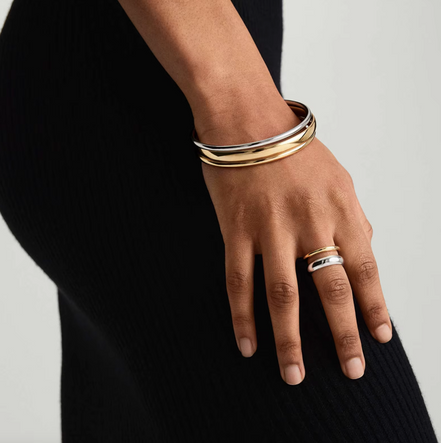 Bague Lucy portée – contraste bi-ton – Oseraa
