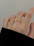 Bague Luna portée – style minimaliste chic – Oseraa