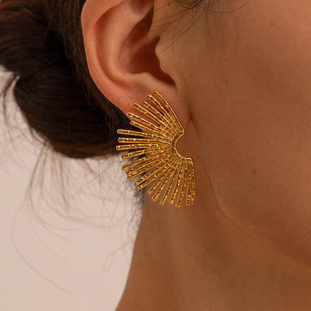 NANYUKI | Boucle d'oreille en acier inoxydable doré – Design solaire et audacieux | Oseraa.com