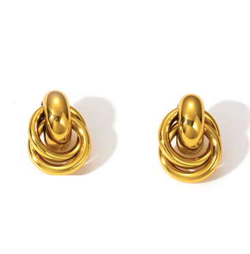 Boucles BOGOTÁ nœud sculptural, acier inox plaqué or 18K, fond blanc – Oseraa