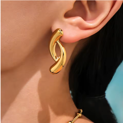 Boucles DARHA design vortex doré portées, profil – Oseraa
