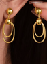 Boucles LIMA pendantes double ovale dorées portées, profil – Oseraa