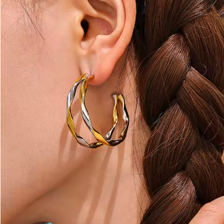 Boucles LONDRES mix-metal en C portées, profil – Oseraa