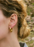 Boucles MORA créoles en U portées, profil – Oseraa