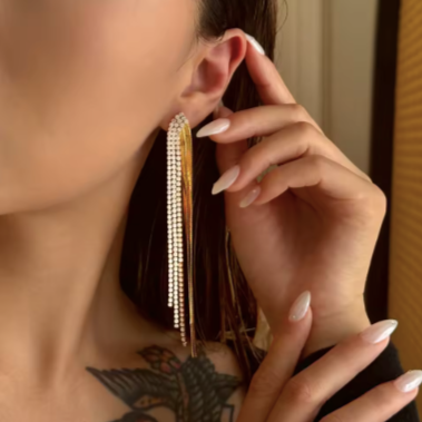 Boucles NANTES longues cascades dorées portées, profil – Oseraa