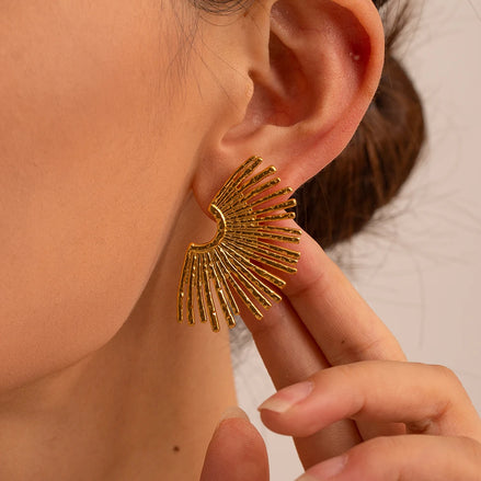 NANYUKI | Boucle d'oreille en acier inoxydable doré – Design solaire et audacieux | Oseraa.com