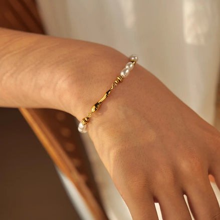 Bracelet Séoul en acier inoxydable doré avec perles nacrées o-dace.com