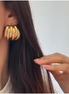 MBEYA | Boucles d'oreilles – dômes striés en C, acier inox 18K | Oseraa.com