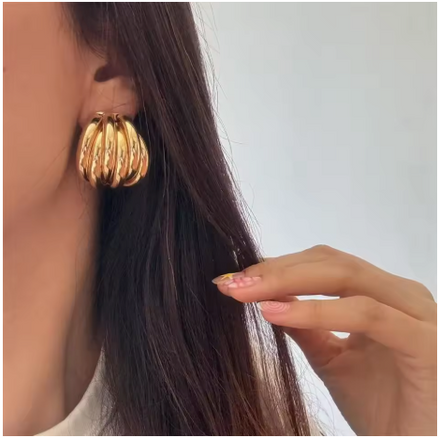 MBEYA | Boucles d'oreilles – dômes striés en C, acier inox 18K | Oseraa.com