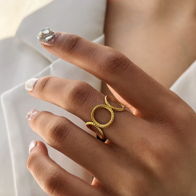 VALENTINE| Bague Ajustable – quadruple anneau tressé, acier inox 316L plaqué or 18k | oseraa.com
