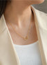 Collier Lampung en acier inoxydable doré avec pendentif double coeur en forme de papillon. O-dace.com