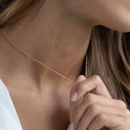 Collier Nabire en acier inoxydable doré chaîne minimaliste. O-dace.com
