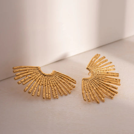 NANYUKI | Boucle d'oreille en acier inoxydable doré – Design solaire et audacieux | Oseraa.com