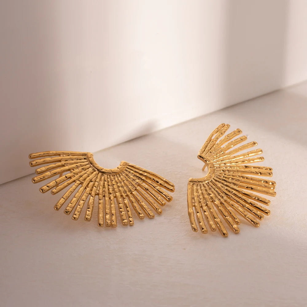 NANYUKI | Boucle d'oreille en acier inoxydable doré – Design solaire et audacieux | Oseraa.com