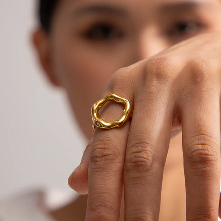 ARTEMIS | Bague Réglable en Acier Inoxydable - Élégance Dorée pour Femme | oseraa.com